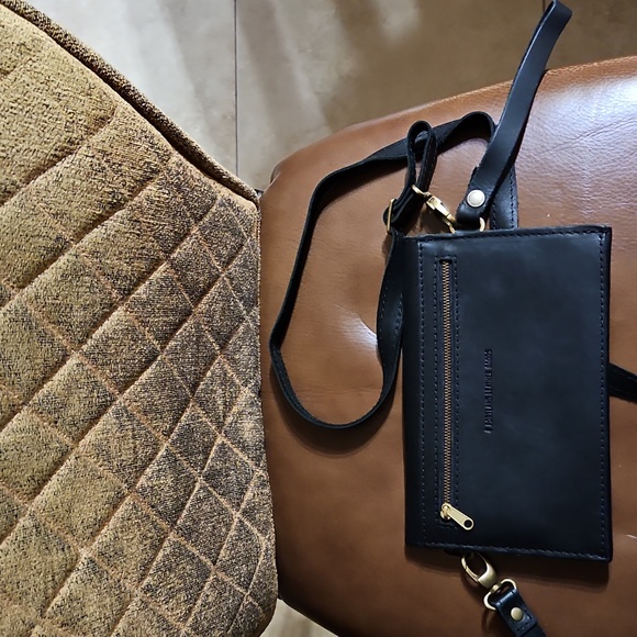 Portland Leather Goods Almost Perfect Envelope Convertible Crossbody Bag Black - Picture 2 of 5